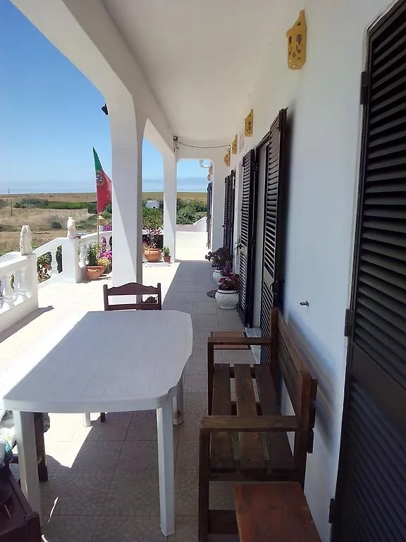 Guest house Vivenda Familia Pedro Hotel Vila do Bispo